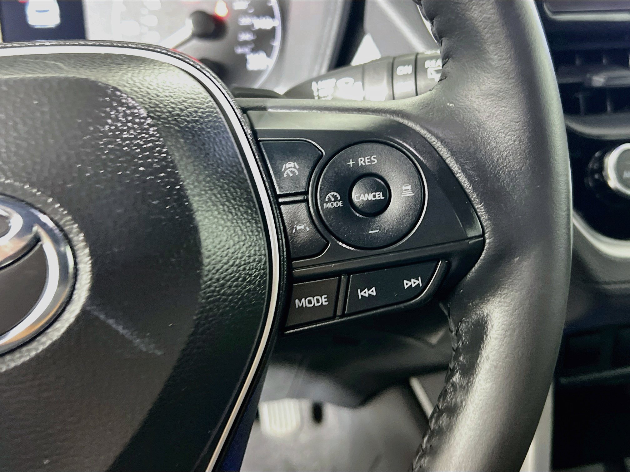 Used 2024 Toyota Corolla Cross AWD Hybrid image 19