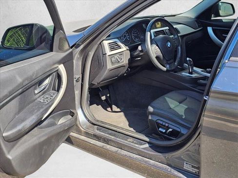 Used 2017 BMW 320i Sedan RWD image 18