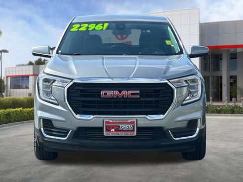 Used 2024 GMC Terrain SLE FWD image 10