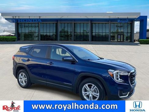 Used 2022 GMC Terrain SLE FWD image 1