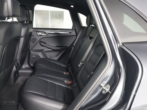 Certified 2026 Porsche Macan AWD/4WD image 33