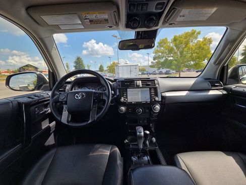 Used 2020 Toyota 4Runner TRD Off-Road Premium AWD/4WD image 18