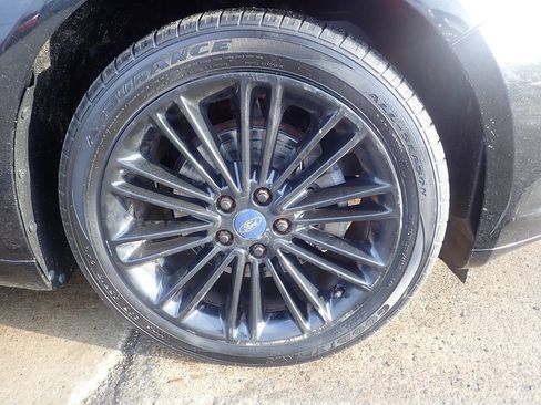 Used 2014 Ford Fusion SE w/ Equipment Group 202A image 32