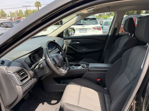 Used 2025 Nissan Rogue SV FWD image 29