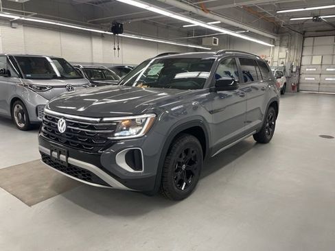 New 2026 Volkswagen Atlas Peak Edition image 1