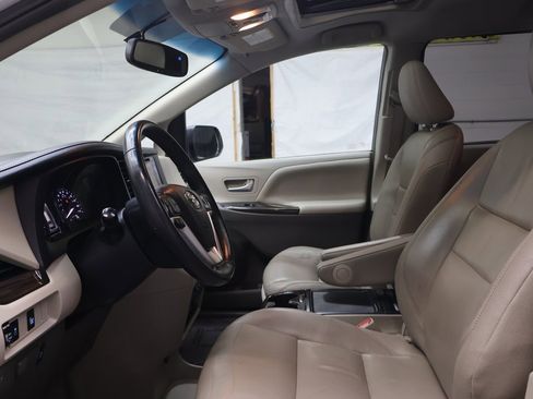 Used 2017 Toyota Sienna XLE image 16