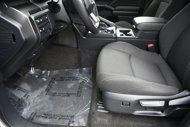Used 2025 Toyota 4Runner SR5 AWD/4WD image 15