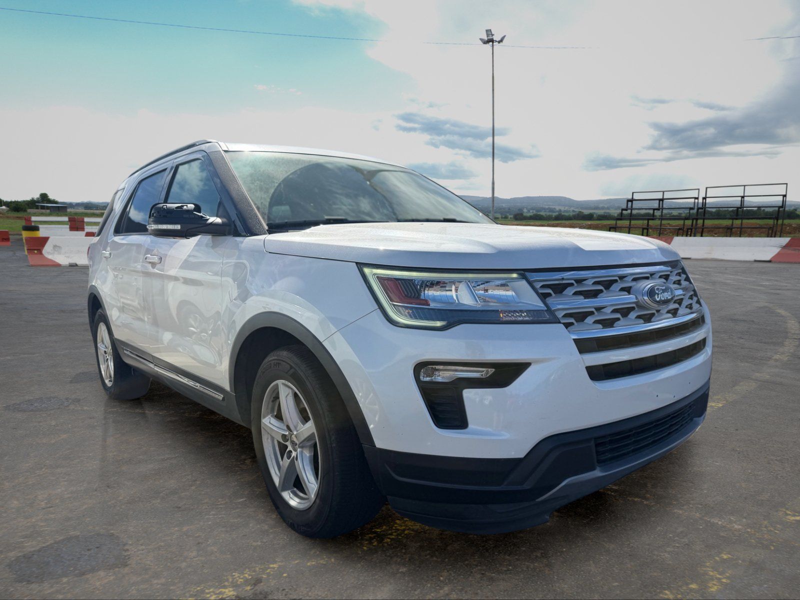 Used 2019 Ford Explorer XLT w/ Equipment Group 201A FWD image 2