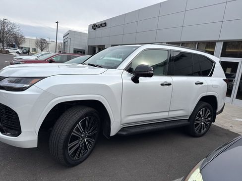 Used 2024 Lexus LX 600 4WD w/ Appearance Package image 4