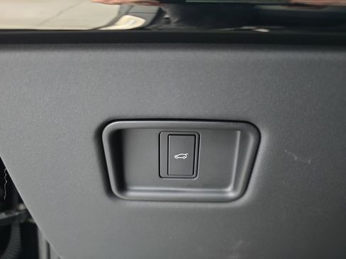 Used 2025 Land Rover Range Rover Sport SV Edition Two image 26