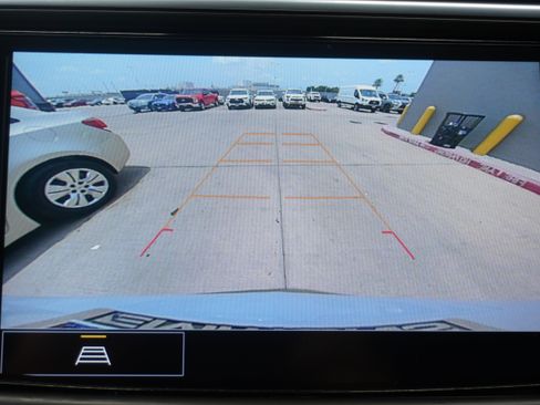 Used 2022 Buick Enclave Essence FWD image 20