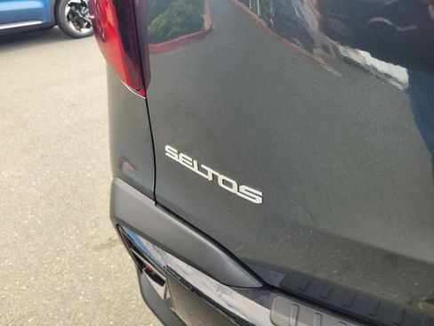 Used 2024 Kia Seltos EX FWD image 6