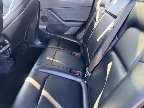 Used 2022 Tesla Model Y Long Range image 11