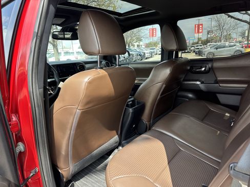 Used 2019 Toyota Tacoma Limited image 16