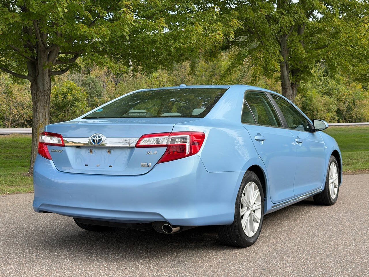 Used 2012 Toyota Camry XLE w/ Leather Pkg FWD image 3