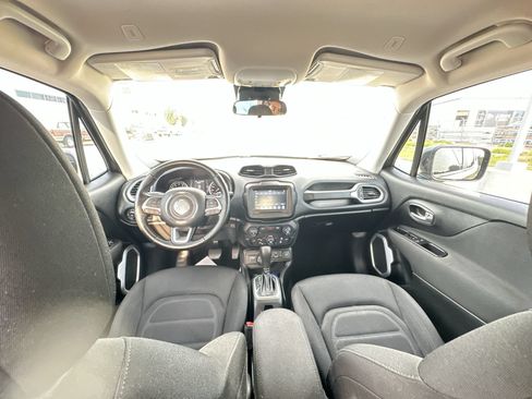 Used 2019 Jeep Renegade Latitude w/ Cold Weather Group AWD/4WD image 21
