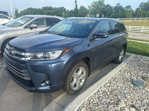 Used 2019 Toyota Highlander Limited AWD/4WD image 3