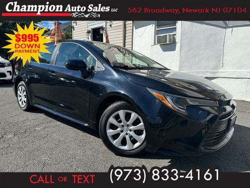 Used 2024 Toyota Corolla LE FWD image 1