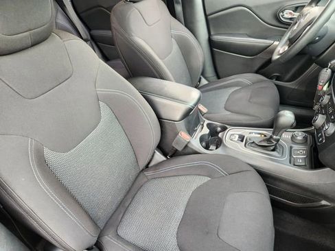 Certified 2019 Jeep Cherokee Latitude w/ Popular Appearance Group AWD/4WD image 14