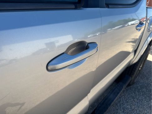 Used 2017 Toyota Tacoma TRD Sport w/ Tow Package (A/T) image 14