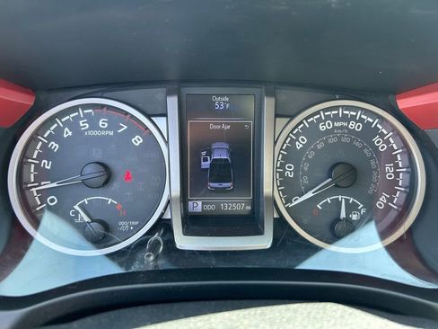 Used 2017 Toyota Tacoma SR5 AWD/4WD image 14