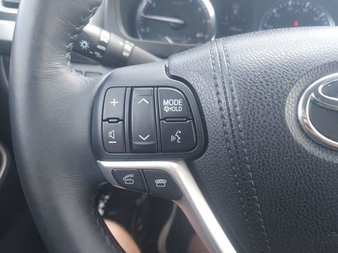 Used 2015 Toyota Highlander XLE AWD/4WD image 26