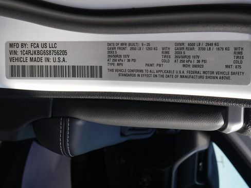 New 2025 Jeep Grand Cherokee L Limited w/ Black Appearance Package image 28