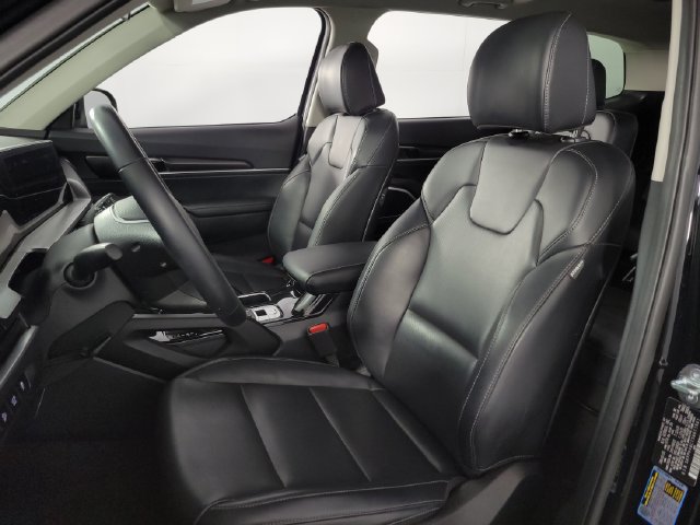 Used 2025 Kia Telluride S FWD image 14