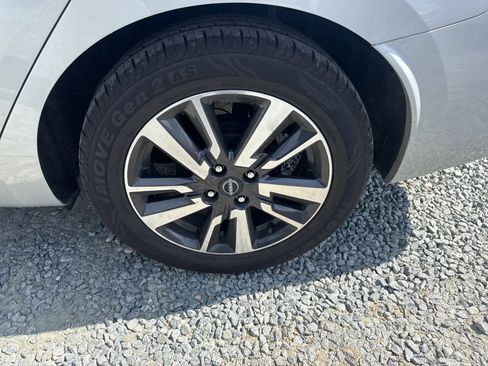 Used 2024 Nissan Versa SV image 8