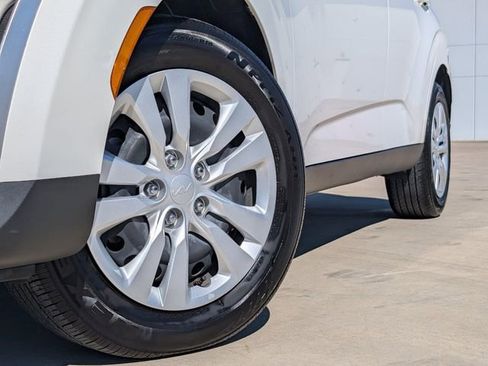 Used 2023 Kia Soul LX image 2