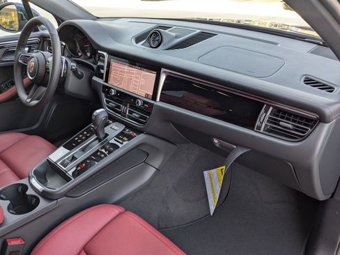 New 2026 Porsche Macan image 26