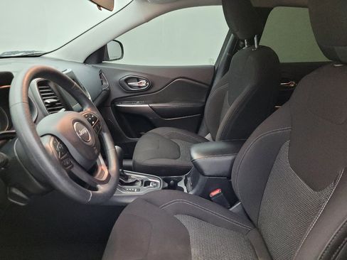 Used 2019 Jeep Cherokee Latitude w/ Popular Appearance Group FWD image 17