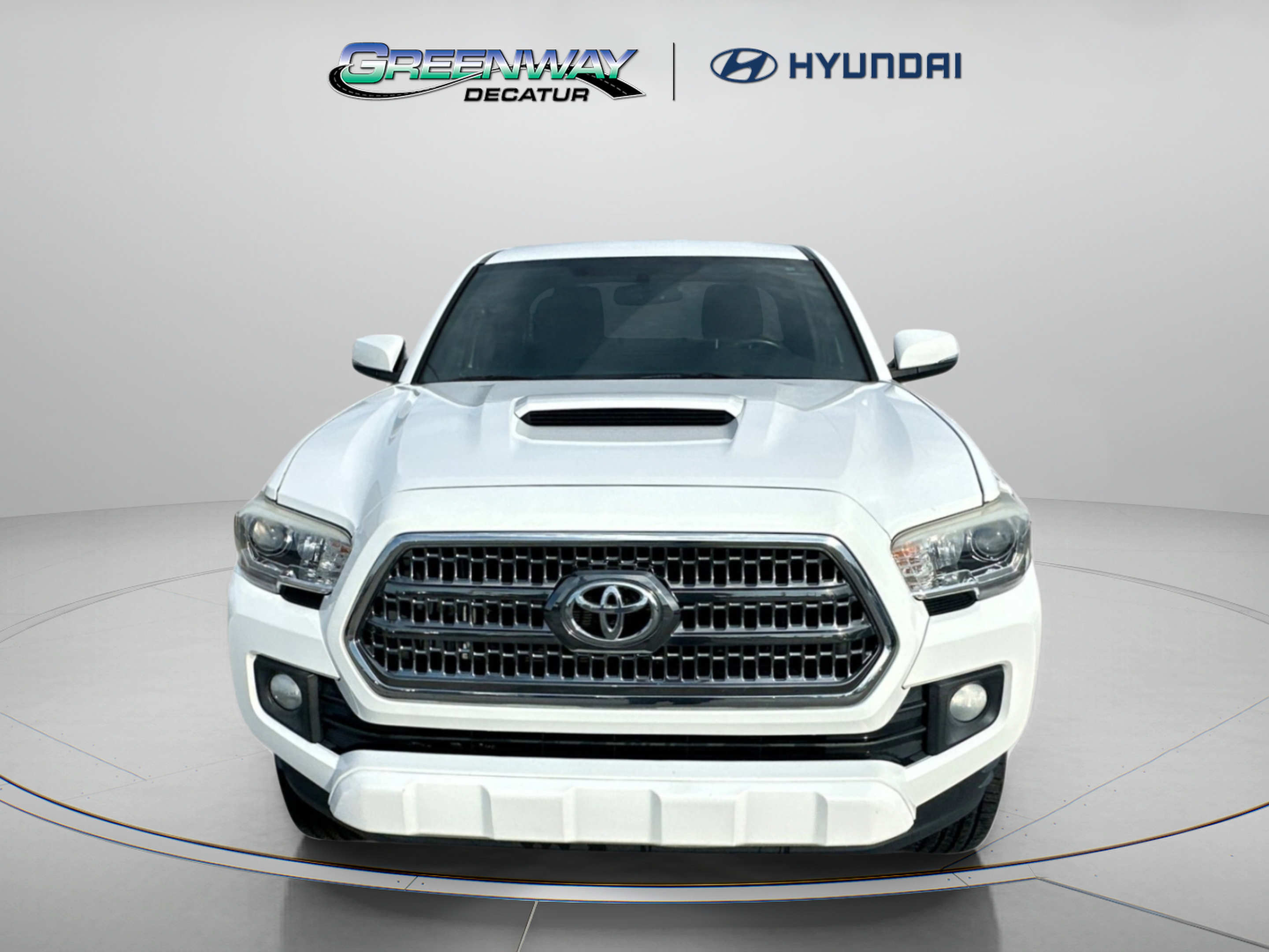 Used 2017 Toyota Tacoma TRD Sport w/ Tow Package (A/T) AWD/4WD image 3