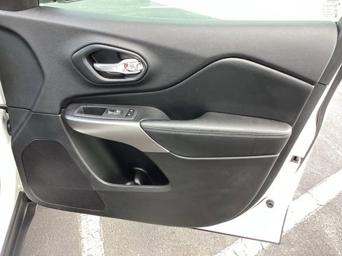 Used 2020 Jeep Cherokee Latitude Plus w/ Cold Weather Group image 25