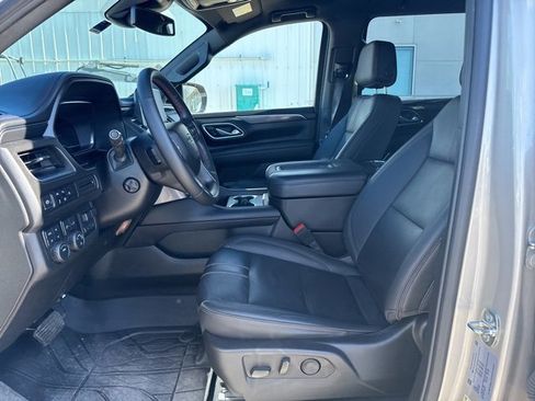 Used 2024 Chevrolet Suburban RST w/ Luxury Package image 2