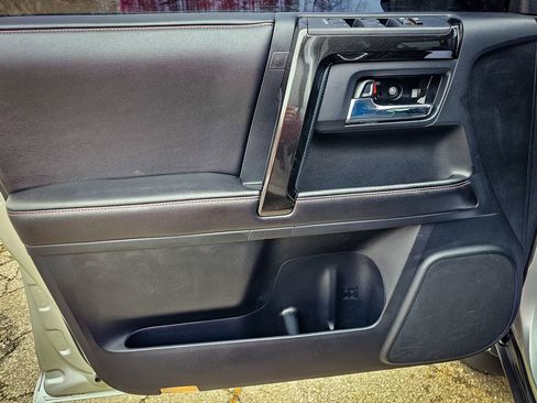 Used 2015 Toyota 4Runner Limited image 10