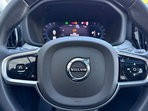 Used 2025 Volvo XC60 B5 Plus image 29