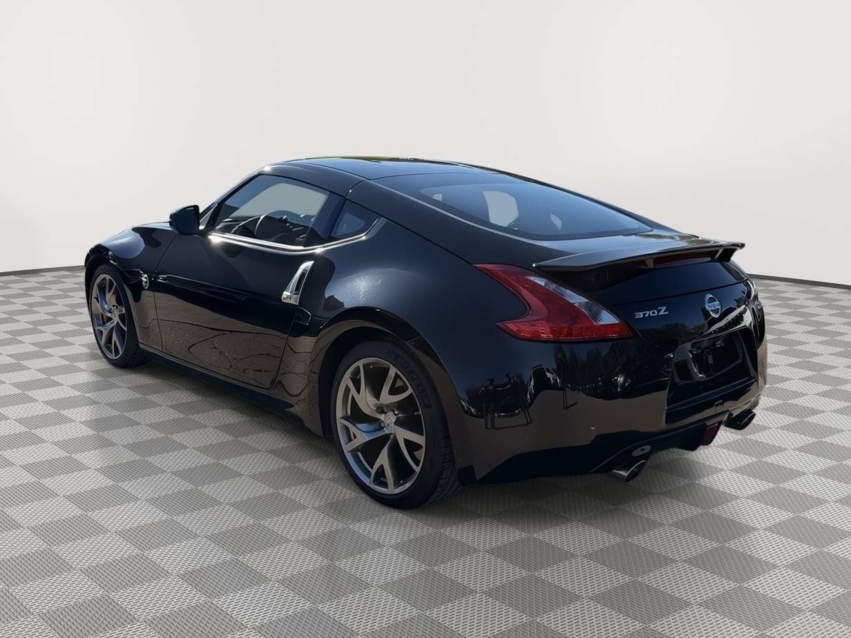 Used 2017 Nissan 370Z Coupe RWD image 3