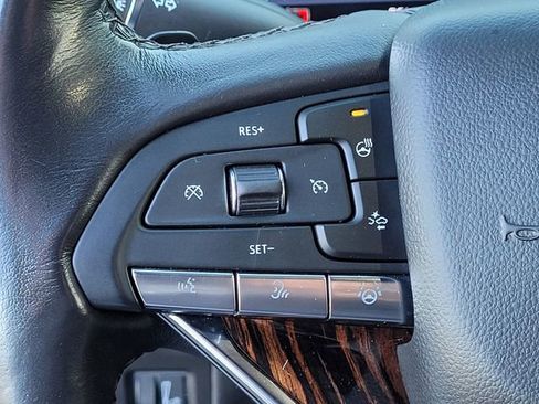 Used 2023 Cadillac Escalade Premium Luxury image 24