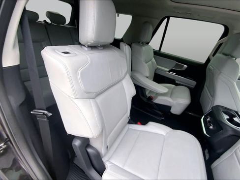 Used 2025 Ford Expedition Platinum w/ Driver's Package AWD/4WD image 20