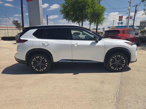 Certified 2024 Nissan Rogue Platinum w/ Platinum Premium Package image 2