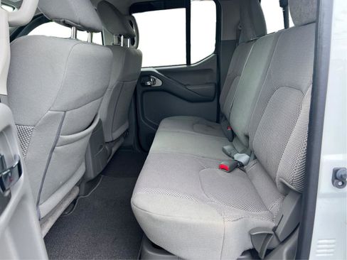 Used 2020 Nissan Frontier SV w/ Midnight Edition Floor Mats RWD image 12
