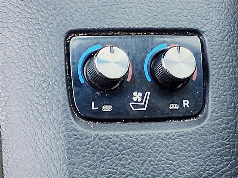 Used 2014 Toyota Avalon Limited image 22