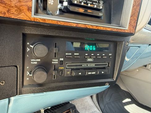 Used 1991 Chevrolet Suburban 2WD image 22
