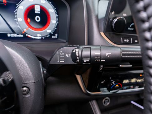 Used 2023 Nissan Rogue Platinum w/ Platinum Premium Package image 30