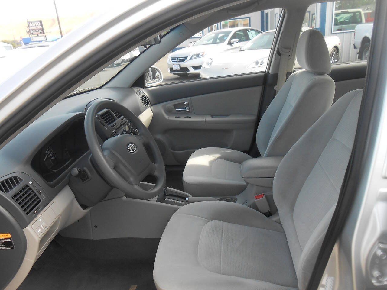 Used 2009 Kia Spectra EX FWD image 10