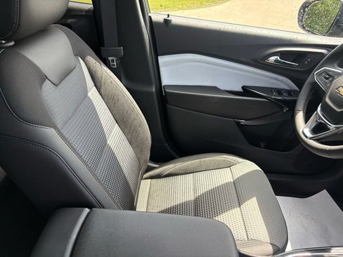New 2026 Chevrolet Trax LT w/ LT Convenience Package FWD image 26