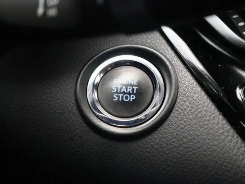 Used 2022 Toyota C-HR XLE FWD image 28