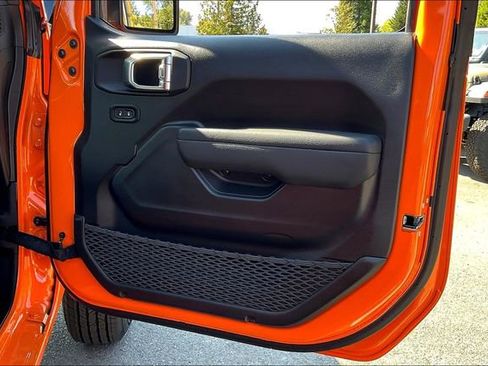New 2025 Jeep Gladiator Sport image 25