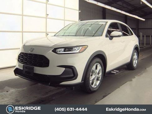 Used 2025 Honda HR-V LX image 1